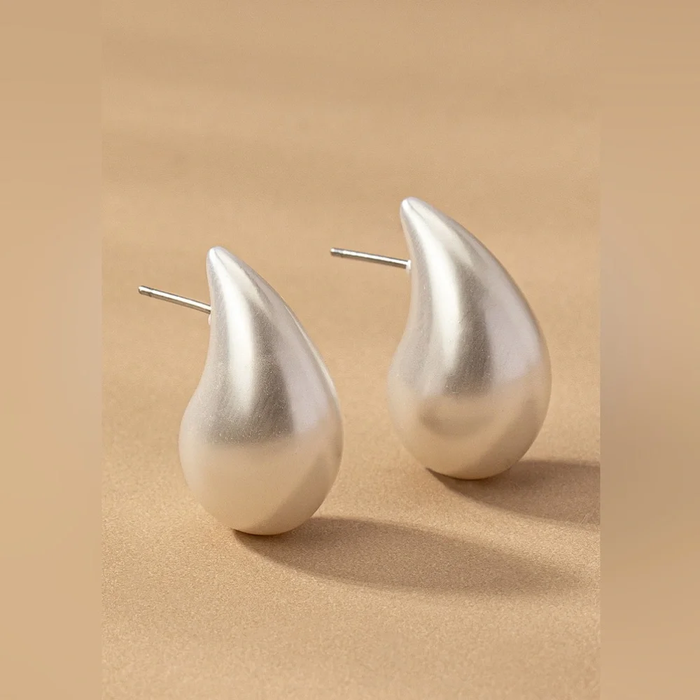 Small pearl teardrop earrings